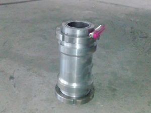 Гильза плуга с гайками